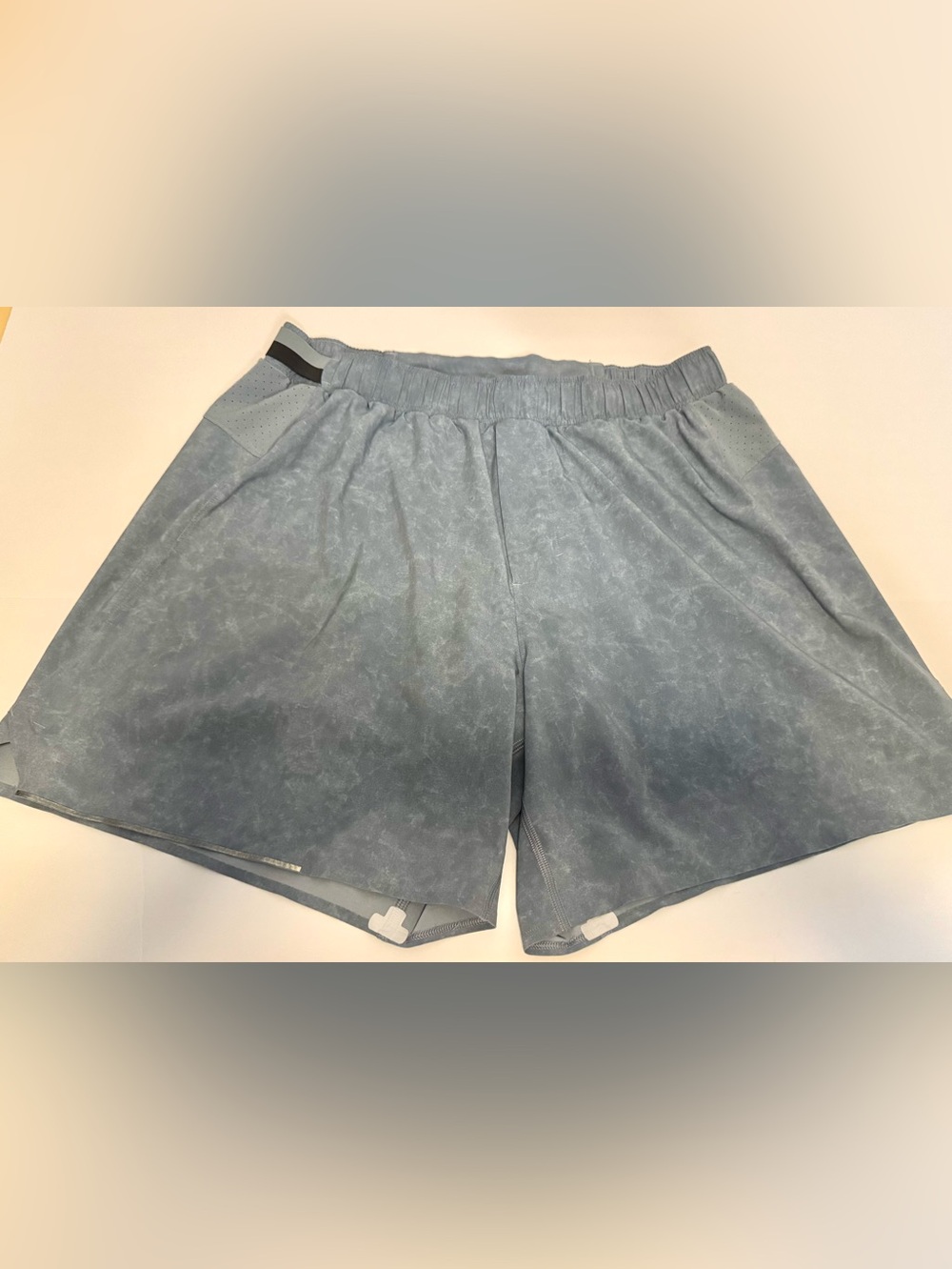 Lululemon men’s shorts Medium blue EUC